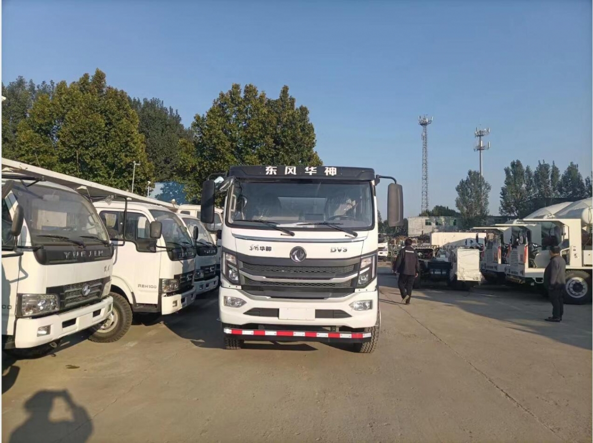 小型混凝土攪拌車出車時要注意哪些事項(xiàng)